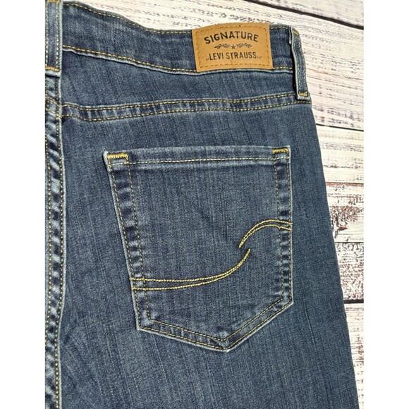 Signature By Levi Strauss Mid-Rise Boyfriend Cuffed Jeans Women's 8 Waist Sz 29 - Picture 5 of 7